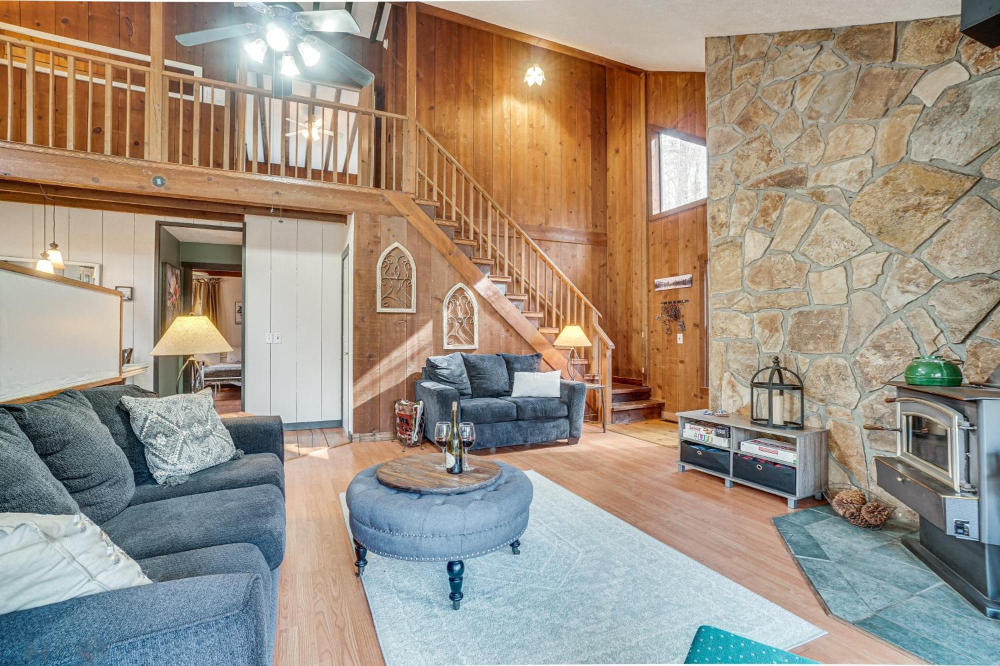 Charming Cabin With Fire Pit And Decks About 7 Mi To Helen Sautee Nacoochee 外观 照片