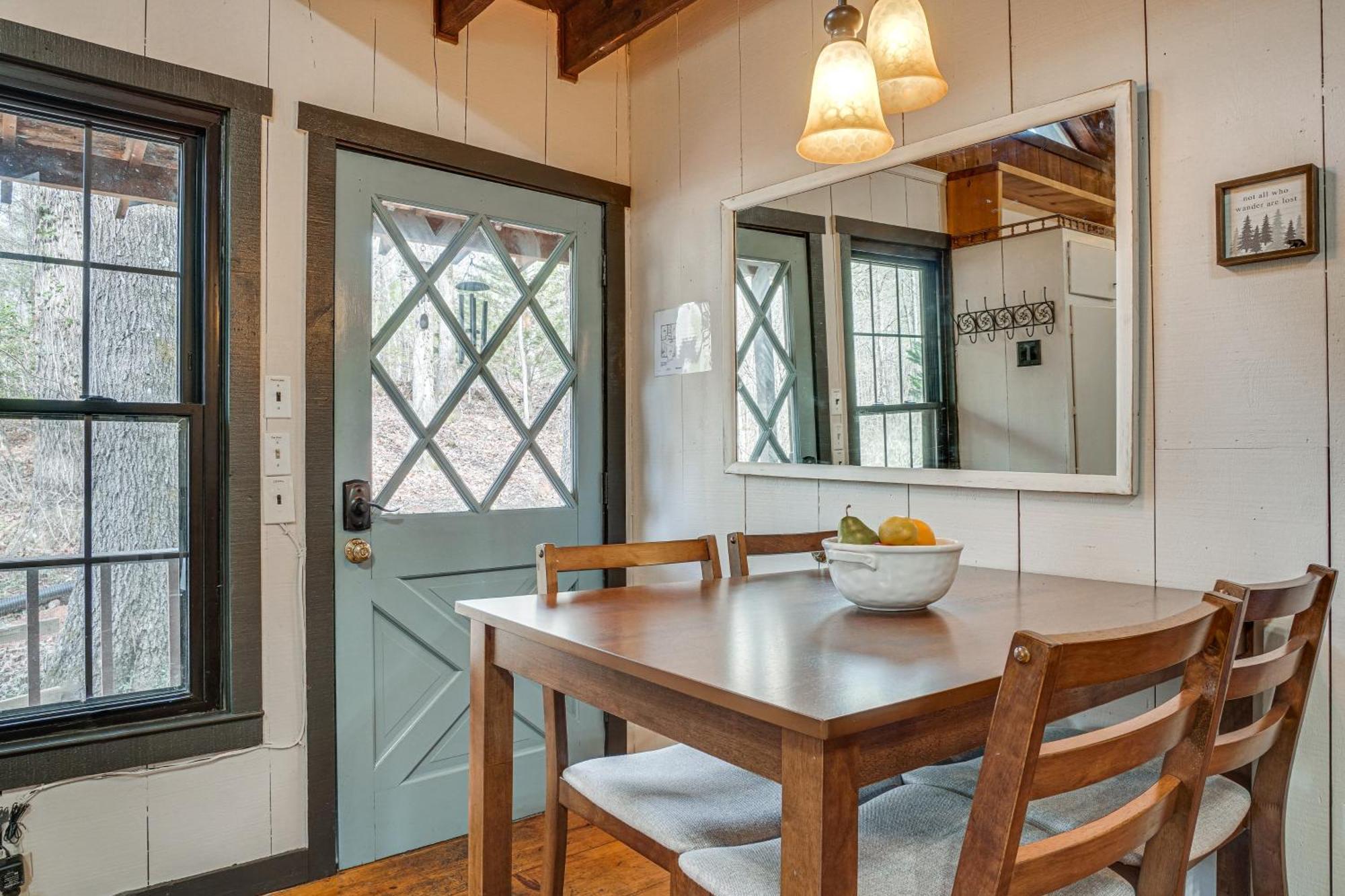 Charming Cabin With Fire Pit And Decks About 7 Mi To Helen Sautee Nacoochee 外观 照片