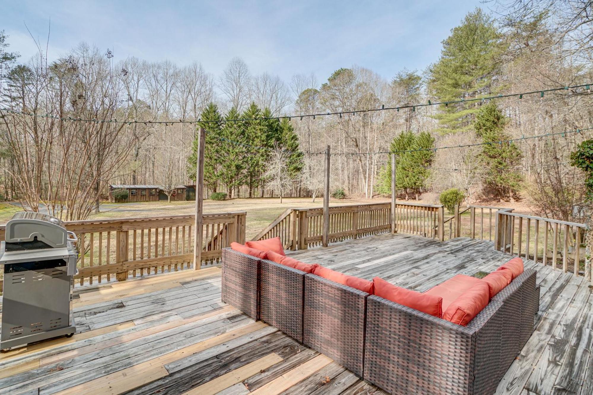 Charming Cabin With Fire Pit And Decks About 7 Mi To Helen Sautee Nacoochee 外观 照片