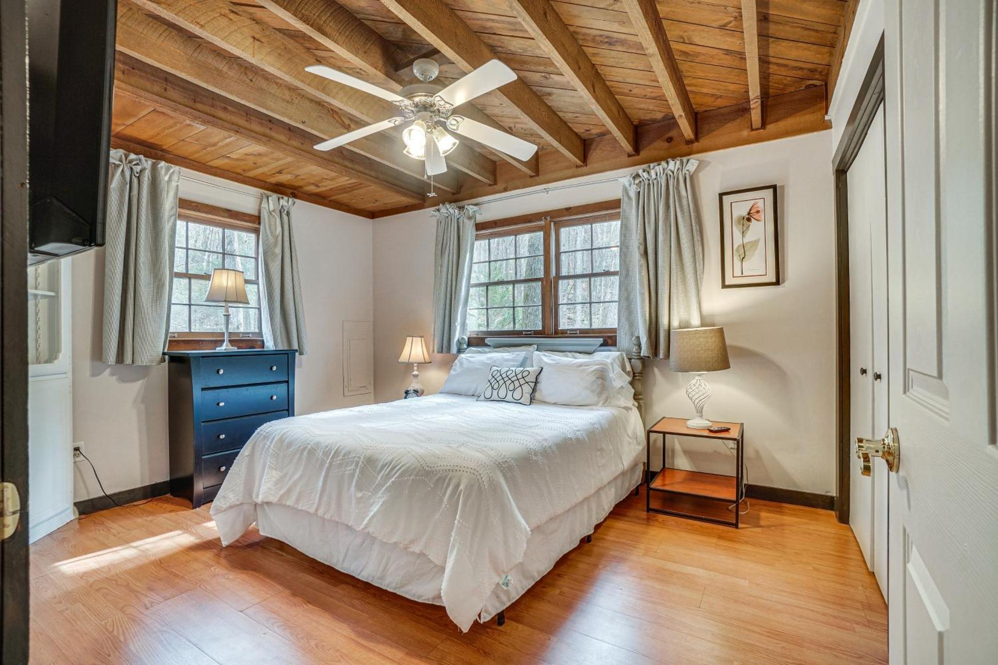 Charming Cabin With Fire Pit And Decks About 7 Mi To Helen Sautee Nacoochee 外观 照片