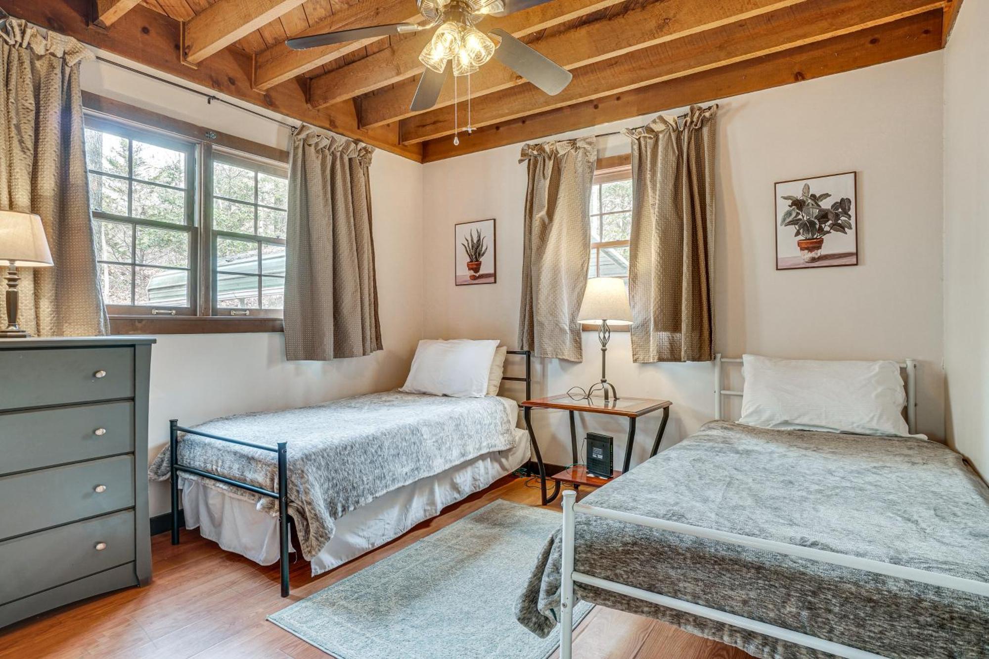 Charming Cabin With Fire Pit And Decks About 7 Mi To Helen Sautee Nacoochee 外观 照片