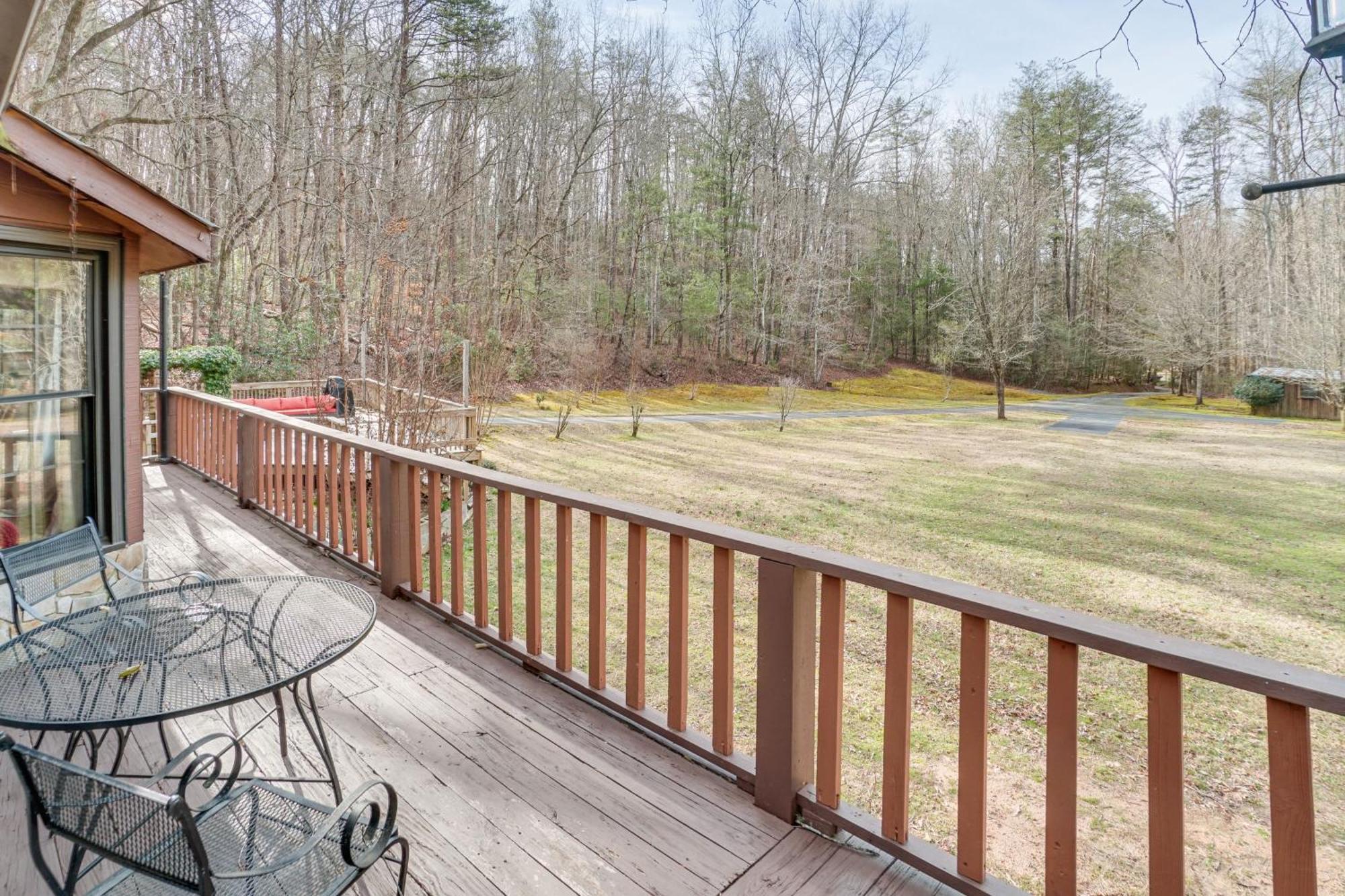 Charming Cabin With Fire Pit And Decks About 7 Mi To Helen Sautee Nacoochee 外观 照片