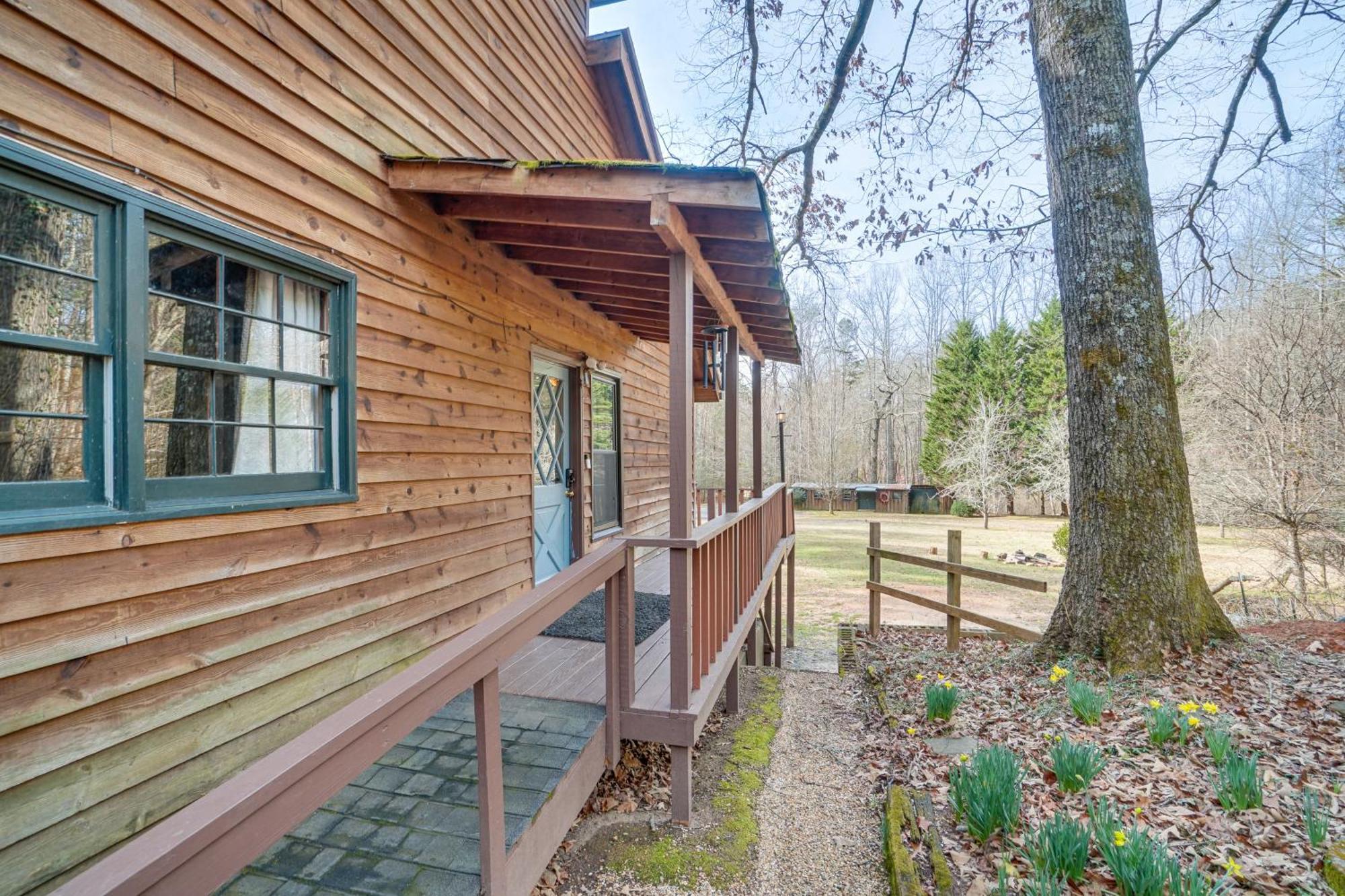 Charming Cabin With Fire Pit And Decks About 7 Mi To Helen Sautee Nacoochee 外观 照片
