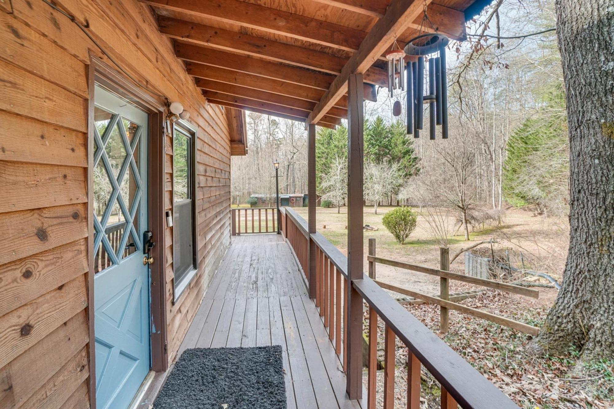Charming Cabin With Fire Pit And Decks About 7 Mi To Helen Sautee Nacoochee 外观 照片
