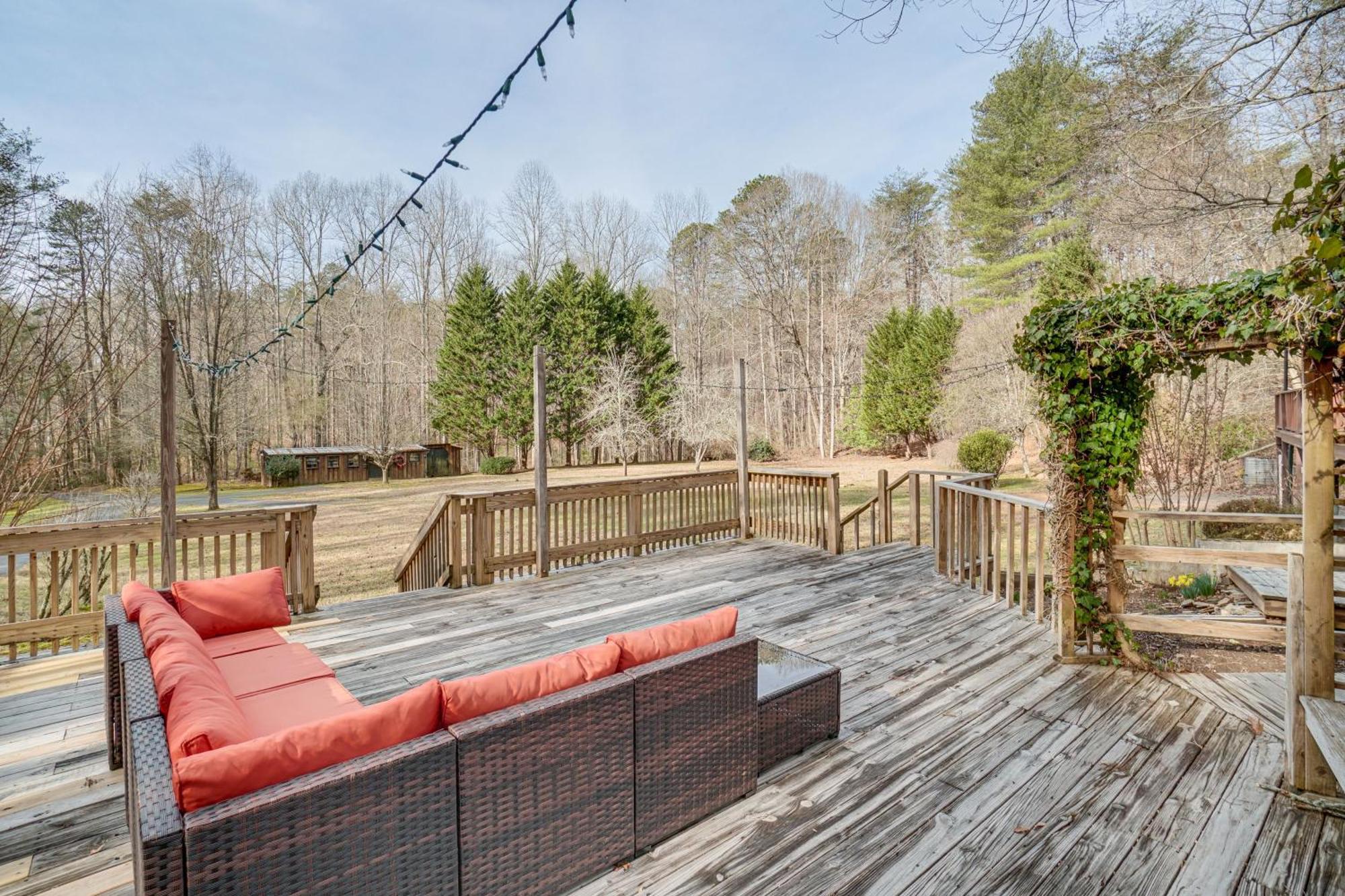 Charming Cabin With Fire Pit And Decks About 7 Mi To Helen Sautee Nacoochee 外观 照片